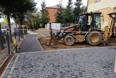 Wykonanie parkingu przy Szkole Podstawowej im. Św. Jana Pawła II w Gliniku
