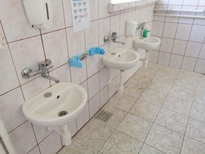 Likwidacja barier architektonicznych w Szkole Podstawowej im. Sybiraków w Nawsiu poprzez przebudowę sanitariatów