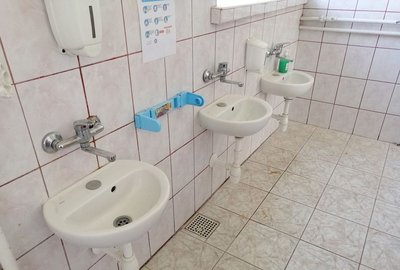 Likwidacja barier architektonicznych w Szkole Podstawowej im. Sybiraków w Nawsiu poprzez przebudowę sanitariatów