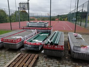 Wykonanie ogrodzenia przy Szkole Podstawowej im. Tadeusza Marii Kantora w Wielopolu Skrzyńskim