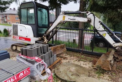 Wykonanie ogrodzenia przy Szkole Podstawowej im. Św. Jana Pawła II w Gliniku