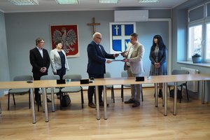 podpisanie umowy - p1017594.jpg