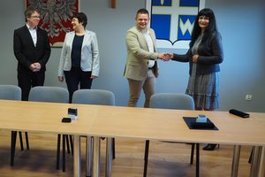 podpisanie umowy - p1017610.jpg
