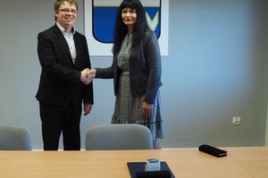 podpisanie umowy - p1017612.jpg