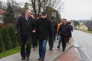 oficjalne oddanie do użytku chodnika w miejscowości Glinik - 1017638.jpg