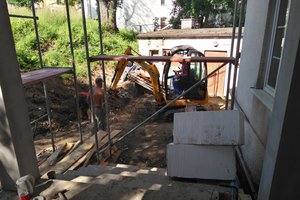 W trakcie realizacji - prace na zewnątrz budynku - 201810122008007_fYhtx4V.jpg