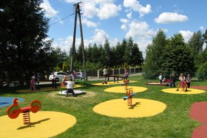 Plac zabaw w Broniszowie - img_1084m.jpg