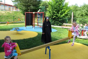 Plac zabaw w Brzezinach - img_1114.jpg