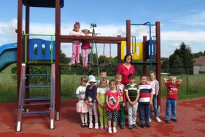 Plac zabaw w Brzezinach-Berdechowie - img_1100.jpg