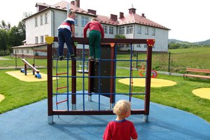 Plac zabaw w Brzezinach-Berdechowie - img_1101.jpg