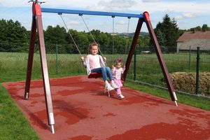 Plac zabaw w Brzezinach-Berdechowie - img_1104.jpg