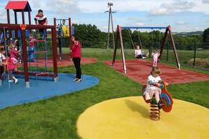 Plac zabaw w Brzezinach-Berdechowie - img_1105.jpg