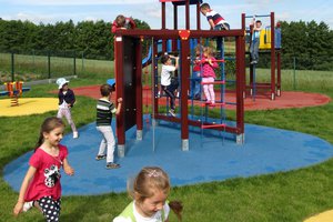 Plac zabaw w Brzezinach-Berdechowie - img_1106.jpg