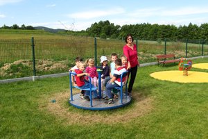 Plac zabaw w Brzezinach-Berdechowie - img_1108.jpg