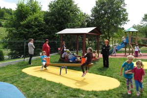 Plac zabaw w Nawsiu - img_1136.jpg