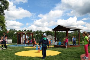 Plac zabaw w Nawsiu - img_1143.jpg