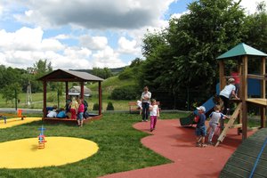 Plac zabaw w Nawsiu - img_1144.jpg