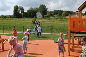 Plac zabaw w Wielopolu Skrzyńskim - dsc07533m.jpg