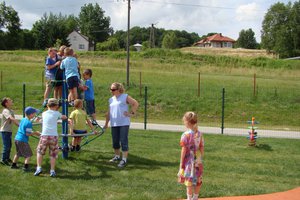 Plac zabaw w Wielopolu Skrzyńskim - dsc07537m.jpg