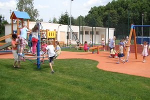 Plac zabaw w Wielopolu Skrzyńskim - dsc07539m.jpg