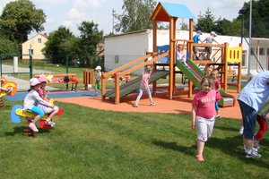 Plac zabaw w Wielopolu Skrzyńskim - dsc0753m.jpg