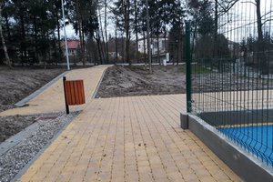 Budowa i wyposażenie integracyjnego placu zabaw i siłowni plenerowej - inwestycja po realizacji - 20171211_0011.jpg