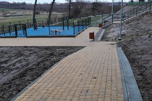 Budowa i wyposażenie integracyjnego placu zabaw i siłowni plenerowej - inwestycja po realizacji - 20171211_0015.jpg