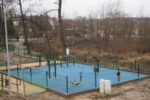 Budowa i wyposażenie integracyjnego placu zabaw i siłowni plenerowej - inwestycja po realizacji - 20171211_0020.jpg
