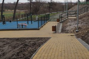 Budowa i wyposażenie integracyjnego placu zabaw i siłowni plenerowej - inwestycja po realizacji - 20171211_0042.jpg