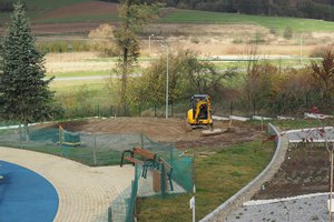 Budowa i wyposażenie integracyjnego placu zabaw i siłowni plenerowej - inwestycja w trakcie realizacji - 20171026_0001.jpg