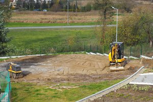 Budowa i wyposażenie integracyjnego placu zabaw i siłowni plenerowej - inwestycja w trakcie realizacji - 20171026_0002.jpg