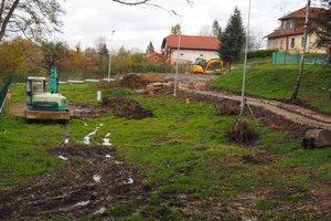 Budowa i wyposażenie integracyjnego placu zabaw i siłowni plenerowej - inwestycja w trakcie realizacji - 20171026_0005.jpg