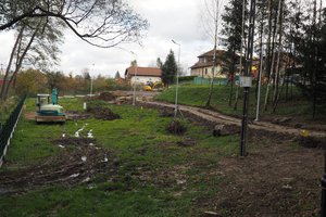 Budowa i wyposażenie integracyjnego placu zabaw i siłowni plenerowej - inwestycja w trakcie realizacji - 20171026_0006.jpg