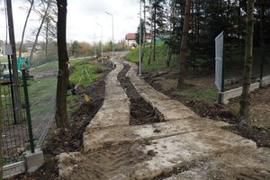 Budowa i wyposażenie integracyjnego placu zabaw i siłowni plenerowej - inwestycja w trakcie realizacji - 20171026_0008.jpg