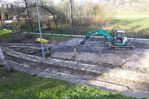 Budowa i wyposażenie integracyjnego placu zabaw i siłowni plenerowej - inwestycja w trakcie realizacji - 20171027_0001.jpg