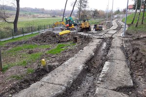 Budowa i wyposażenie integracyjnego placu zabaw i siłowni plenerowej - inwestycja w trakcie realizacji - 20171028_0001.jpg