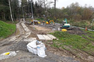 Budowa i wyposażenie integracyjnego placu zabaw i siłowni plenerowej - inwestycja w trakcie realizacji - 20171028_0005.jpg