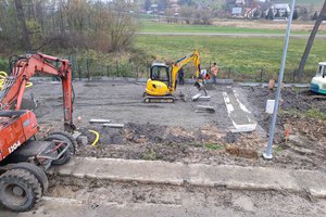 Budowa i wyposażenie integracyjnego placu zabaw i siłowni plenerowej - inwestycja w trakcie realizacji - 20171030_0001.jpg