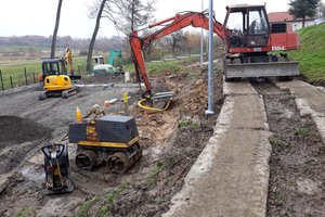 Budowa i wyposażenie integracyjnego placu zabaw i siłowni plenerowej - inwestycja w trakcie realizacji - 20171030_0009.jpg