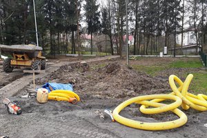 Budowa i wyposażenie integracyjnego placu zabaw i siłowni plenerowej - inwestycja w trakcie realizacji - 20171030_0012.jpg