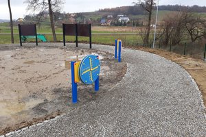 Budowa i wyposażenie integracyjnego placu zabaw i siłowni plenerowej - inwestycja w trakcie realizacji - 20171118_0003.jpg
