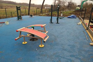 Budowa i wyposażenie integracyjnego placu zabaw i siłowni plenerowej - inwestycja w trakcie realizacji - 20171120_0005.jpg