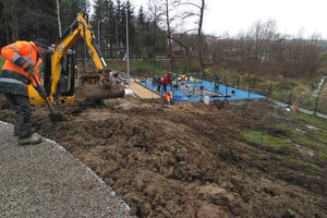 Budowa i wyposażenie integracyjnego placu zabaw i siłowni plenerowej - inwestycja w trakcie realizacji - 20171120_0008.jpg