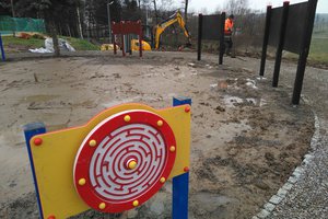 Budowa i wyposażenie integracyjnego placu zabaw i siłowni plenerowej - inwestycja w trakcie realizacji - 20171120_0009.jpg