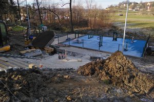 Budowa i wyposażenie integracyjnego placu zabaw i siłowni plenerowej - inwestycja w trakcie realizacji - 20171121_0002.jpg