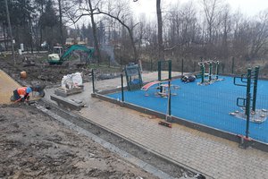 Budowa i wyposażenie integracyjnego placu zabaw i siłowni plenerowej - inwestycja w trakcie realizacji - 20171122_0003.jpg
