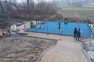 Budowa i wyposażenie integracyjnego placu zabaw i siłowni plenerowej - inwestycja w trakcie realizacji - 20171122_0006.jpg
