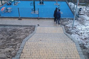 Budowa i wyposażenie integracyjnego placu zabaw i siłowni plenerowej - inwestycja w trakcie realizacji - 20171122_0008.jpg