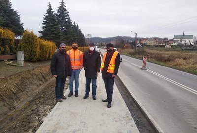 Budowa chodnika dla pieszych przy drodze wojewódzkiej w Wielopolu Skrzyńskim