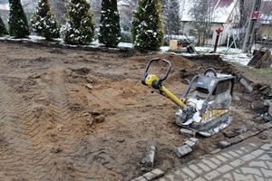 Utwardzenie placu - prace w trakcie realizacji - 2001.jpg